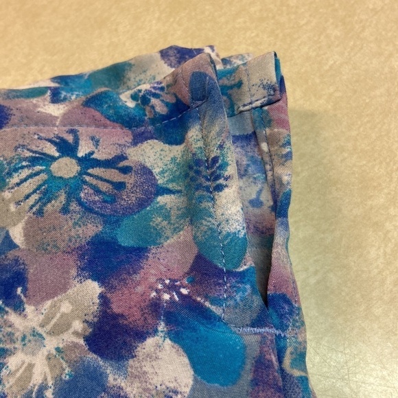 Advantage ButterSoft Scrub Top in XS. - Picture 7 of 8